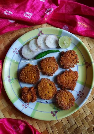 A picture of Maccha manji bhaja / Fish egg fritters.