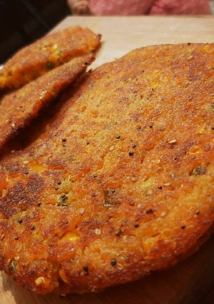 મિક્ષ વેજ રવા હાંડવો (Mix Veg. Rava Handvo Recipe In Gujarati) રેસીપી મુખ્ય ફોટો