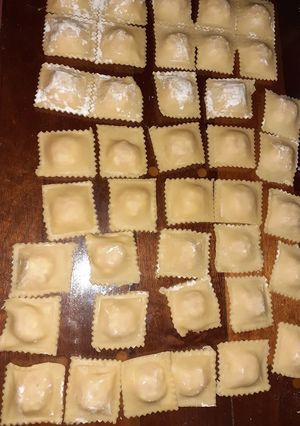 Una foto de Ravioles de Queso, Ricota y Jamón para Frezzar