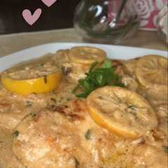 รูปของ شرائح الدجاج بصوص الليمون ✨