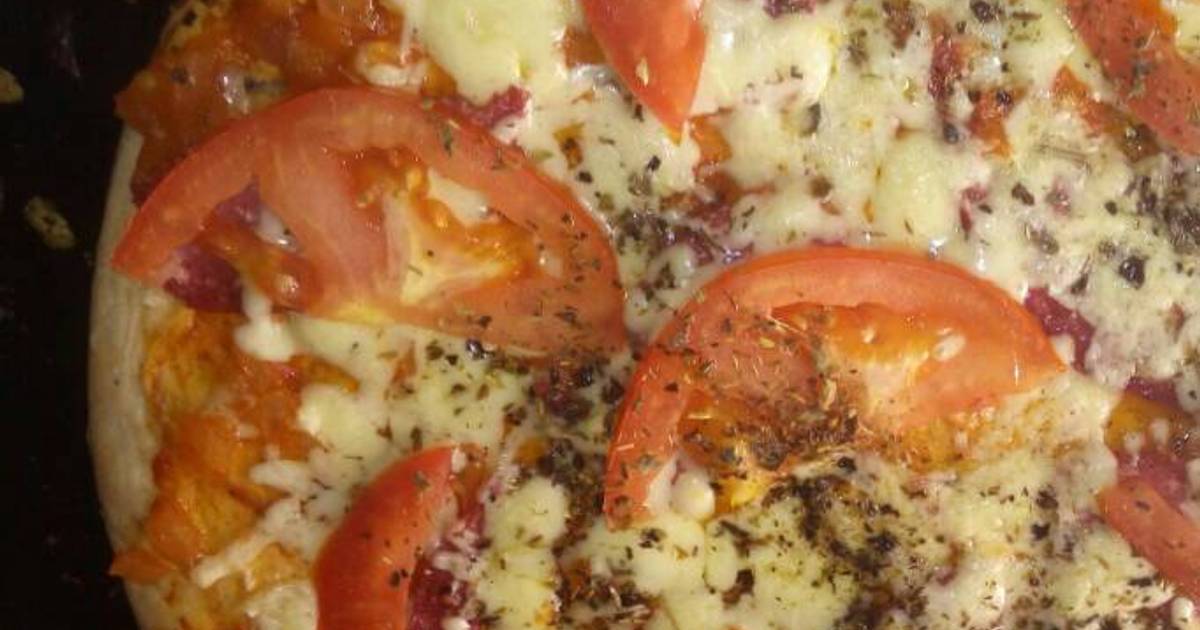 Pizza con salame y queso sardo 😍😋🍕 Receta de Natalia Cookpad