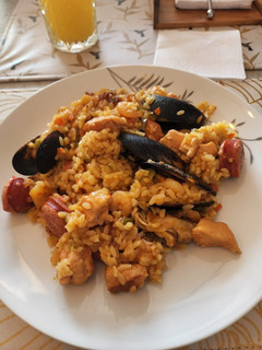 Una foto de Paella Chileno-Valenciana