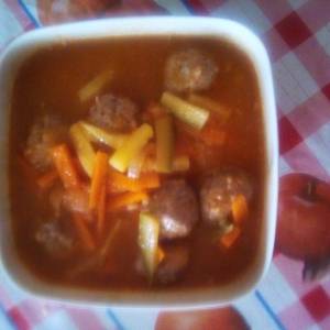 Albóndigas de res en caldo