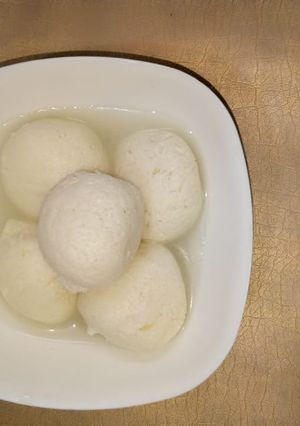 A picture of सफेद रसगुल्ला (छैना).