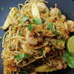 A picture of Thai pesto prawn noodles.