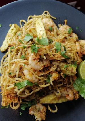 A picture of Thai pesto prawn noodles.