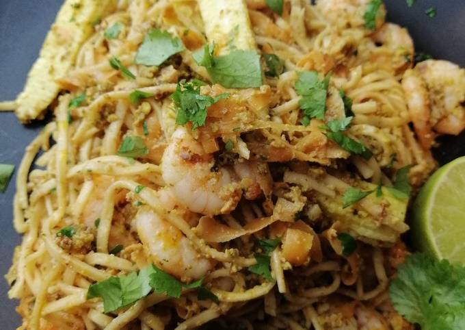 How to Prepare Homemade Thai pesto prawn noodles