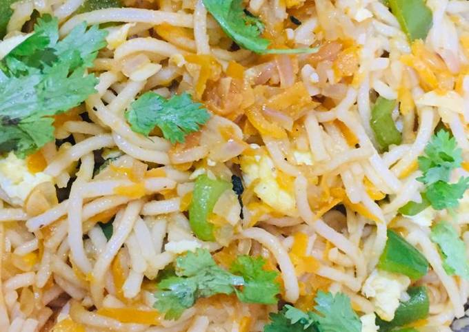 Egg Hakka Noodles Recipe by Niranjana - Cookpad