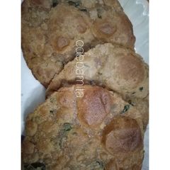 A picture of Bajra Methi Puri.