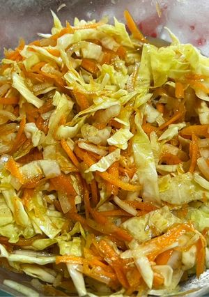 Una foto de Ensalada de Repollo y zanahoria (Krautsalat)