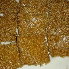 Till gur chikki A picture of Till gur chikki.