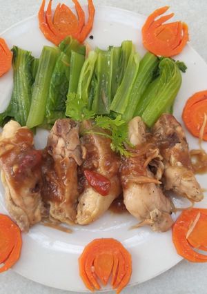 Hình của món Gà hấp cải bẹ xanh.