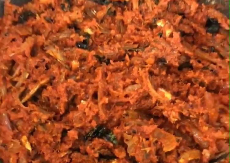 Simple Way to Prepare Homemade Nethili sambal (ikan Billis / anchovies)
