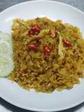 ข้าวผัดเครื่องแกงใส่ไข่
