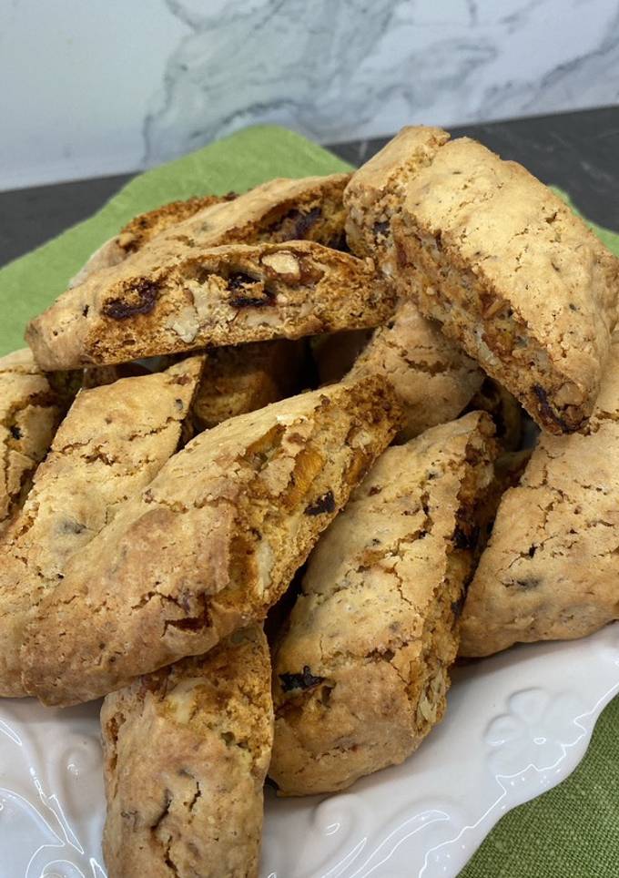 Біскотті з волоським горіхом, вʼяленою журавлиною та манго 🥭