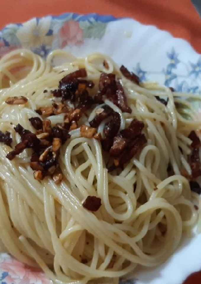 Una foto de Espaguetis con ajo y bacon
