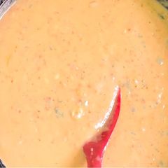 A picture of Creamy Sauce with flour mix.