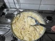 Uma foto de queijo molho