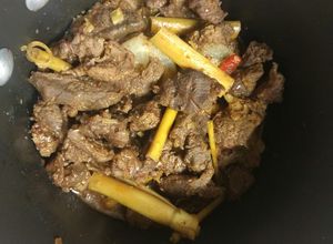 Hình của món Bò kho gừng sả.