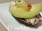 Una foto de ensalada de cangrejo y mayonesa