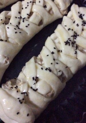 A picture of Chicken bread.