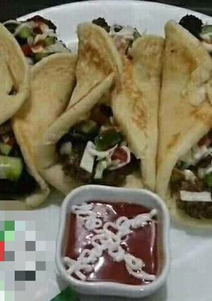 A picture of Beef shwarma.