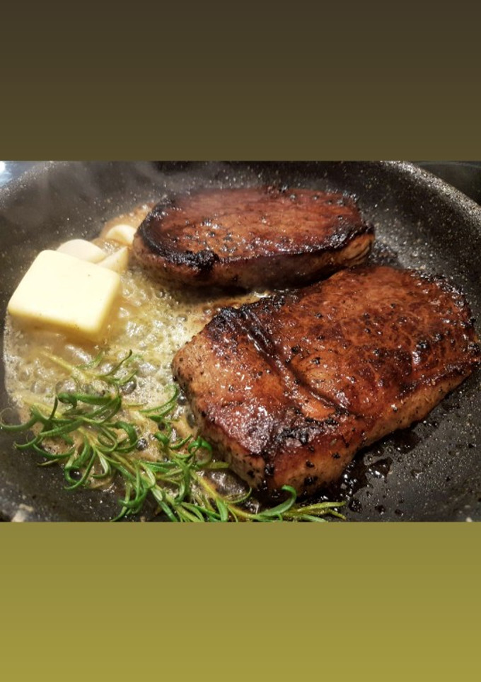 Rump steak házi fűszervajjal recept fotója