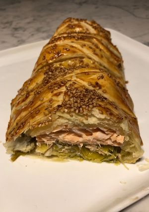 Une photo de Feuilleté tresse saumon / poireaux