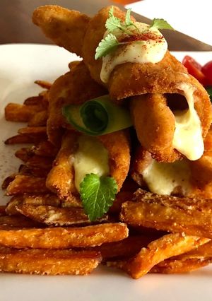 Glutén mentes csirkemell croissant glutenmentes sajt mártással &édes burgonya hasábbal recept fotója