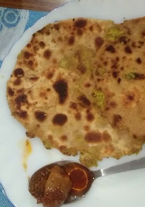 A picture of Green Peas Paratha.