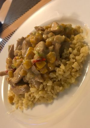 Színes tavaszi csirkemell, bulgurral recept fotója