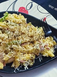 व्हाइट सॉस पास्ता (White sauce Pasta recipe in Hindi) रेसिपी मुख्य फोटो