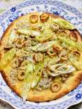 Easy lunch! Japanese-style pizza with whitebait, chikuwa and leeks