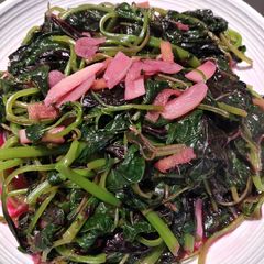 A picture of Stir fry Red Spinach.