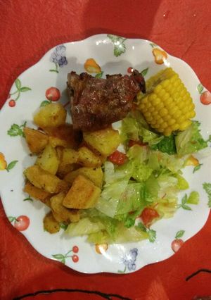 Una foto de Costillitas al horno con guarnición