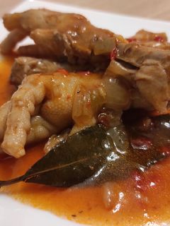 Una foto de Patas de pollo