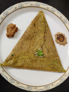 பெசரட்டு (Pesarattu recipe in tamil) செய்முறை முக்கிய புகைப்படம்