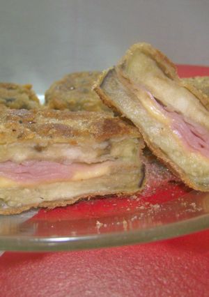 Una foto de Milanesas de berenjena rellenas