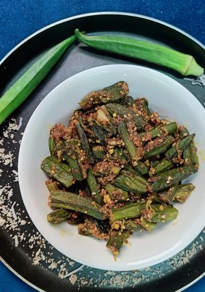 મસાલા ભીંડી (Masala Bhindi Recipe In Gujarati) રેસીપી મુખ્ય ફોટો