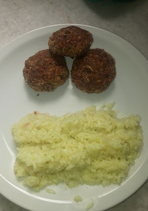 Una foto de Albóndigas Con arroz Blanco