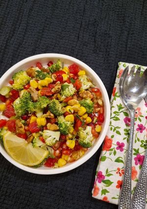 عکسی از دستور سالاد بروکلی و انار