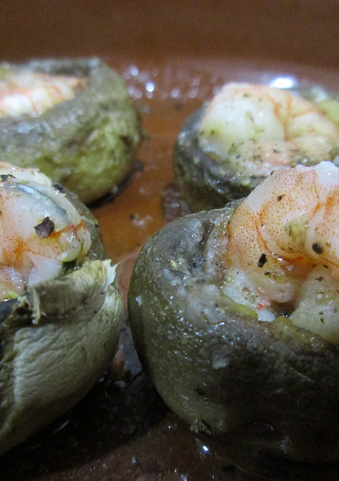 Una foto de Champiñones con langostinos