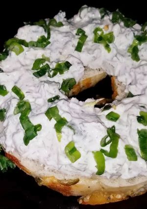A picture of Mike's 4 Onion 3 Pepper Bagel Spread.