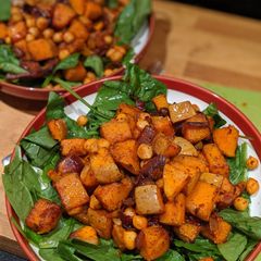 A picture of Squash, spinach and chickpea salad.