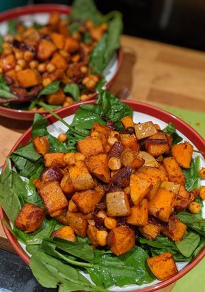 A picture of Squash, spinach and chickpea salad.