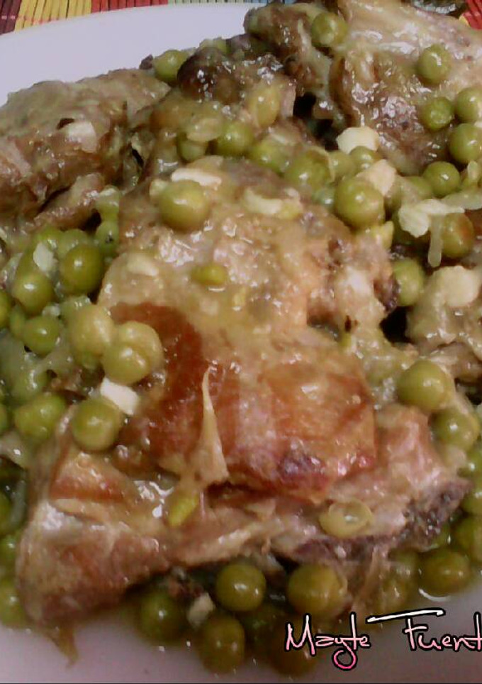 Una foto de Cordero con guisantes