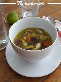Una foto de Sopa de shiitake, lima y azafrán con Thermomix