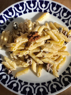 Una foto de Macarrones con salsa de gorgonzola y nueces