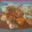 Magro de cerdo con tomate y patatas