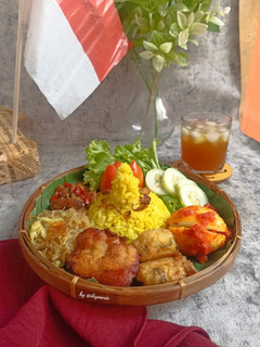 Foto resep Nasi Kuning Kemerdekaan (Mini Tumpeng) #446